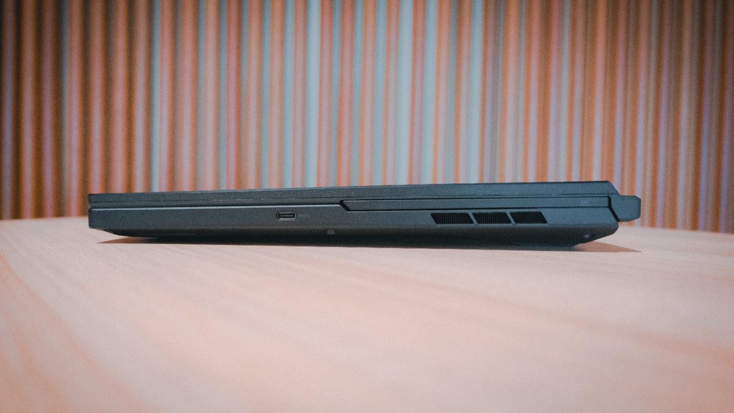 Laptop ROG Zephyrus Duo 16 GX650 Terbaru